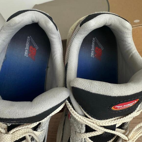 New Balance 2002 R Grey/Black/Red Kids Sneakers - SZ 3 Y - Picture 12 of 13